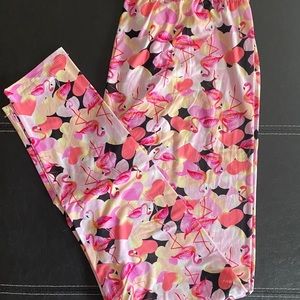Plus size leggings with flamingos